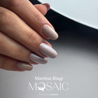 Glazed Donut Nails: Come Ottenere l’Effetto Lucido e Lattiginoso sulle Tue Unghie