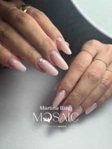 French Manicure Sfumata: Il Trend Elegante che Rivoluziona il Classico